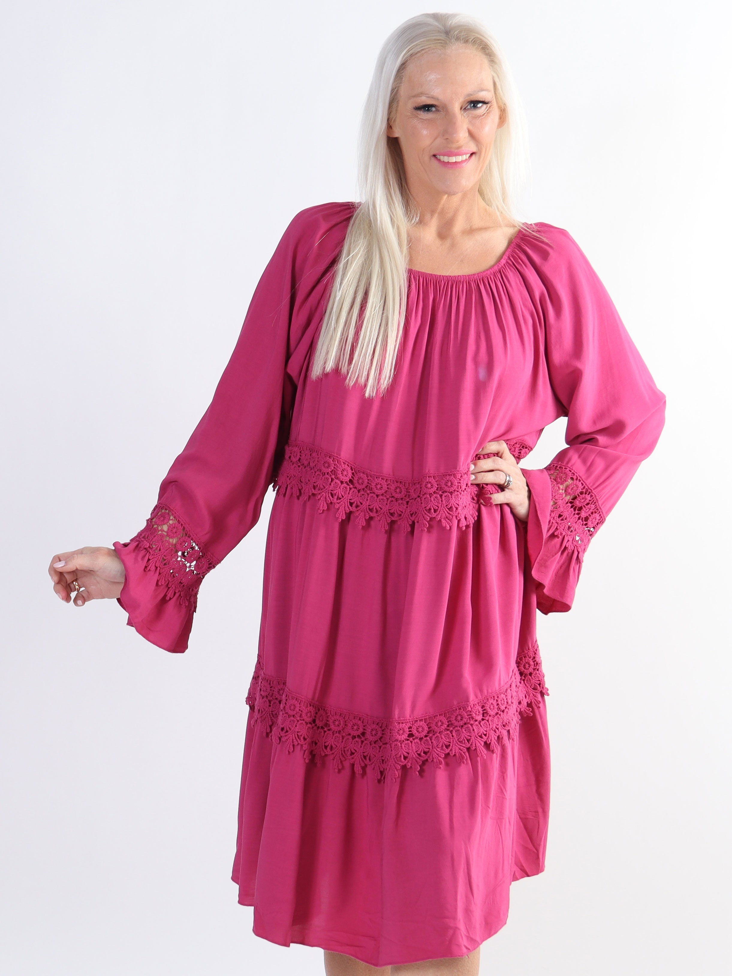 Tilda - Söt tunikaklänning med broderier i stora storlekar